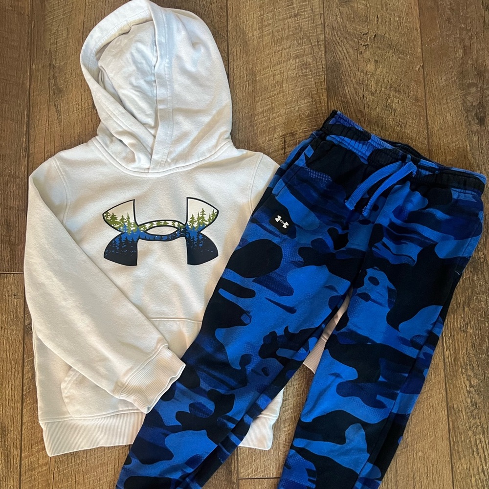 Sweatshirt and pants set